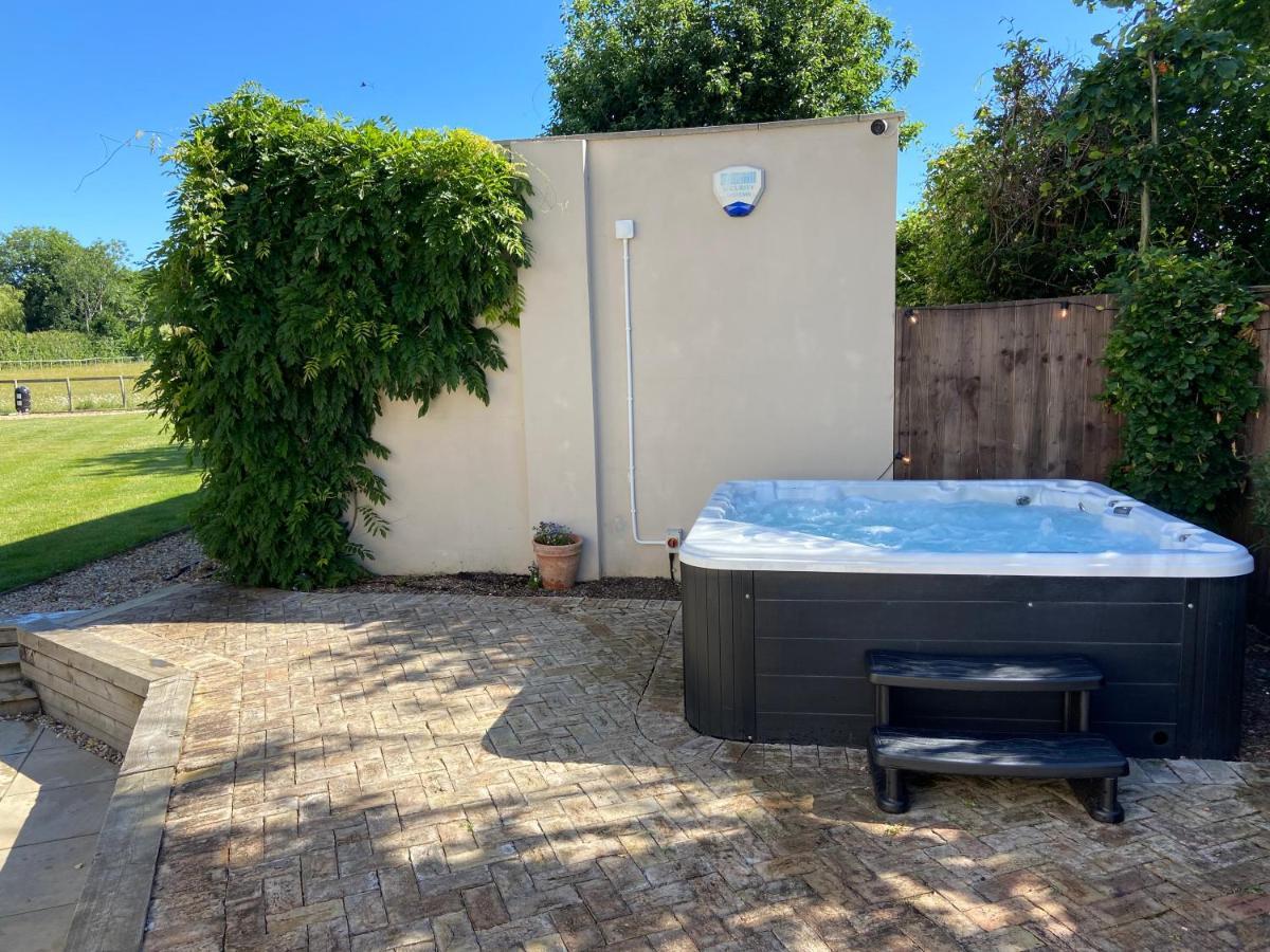 Large Country House - Hot Tub - Pool Table - Bbq - 5 Bedrooms - Log Burner Three Legged Cross Buitenkant foto